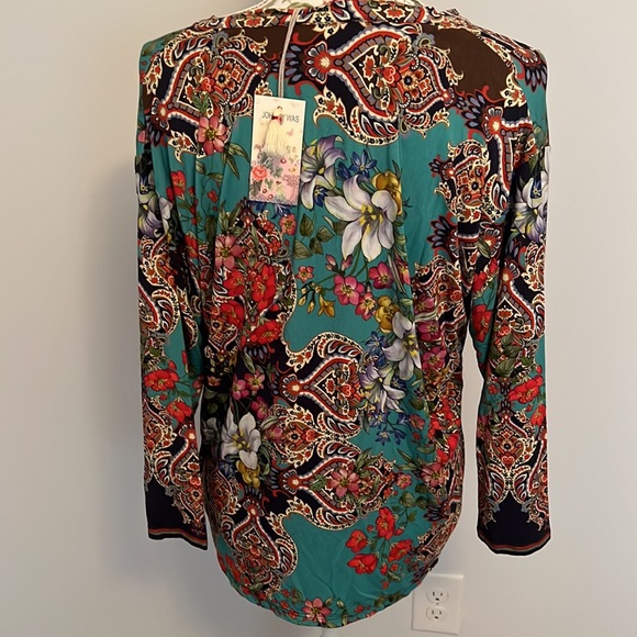 NWT Johnny Was Indi Flower Henley Tee - Picture 5 of 14